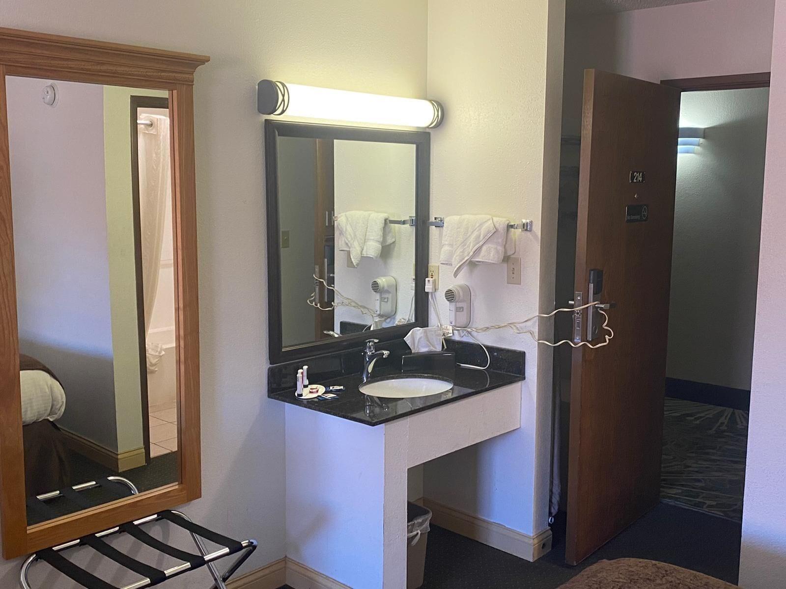 Baymont By Wyndham Robinson Hotel Ngoại thất bức ảnh